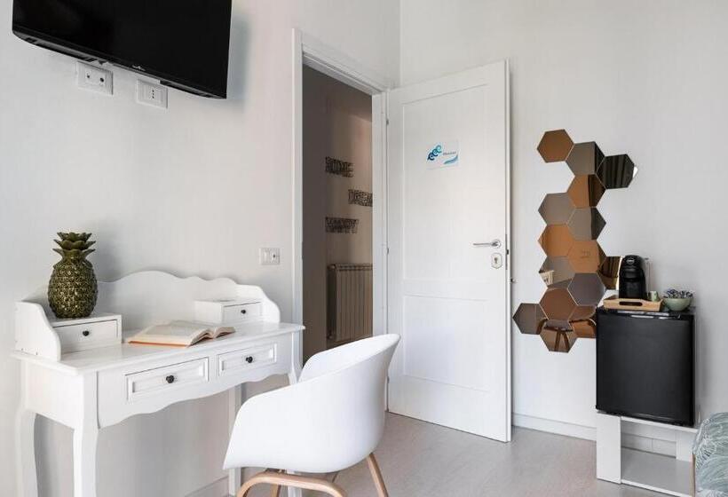 اتاق لوکس با بالکن, B&b Sapore Di Mare