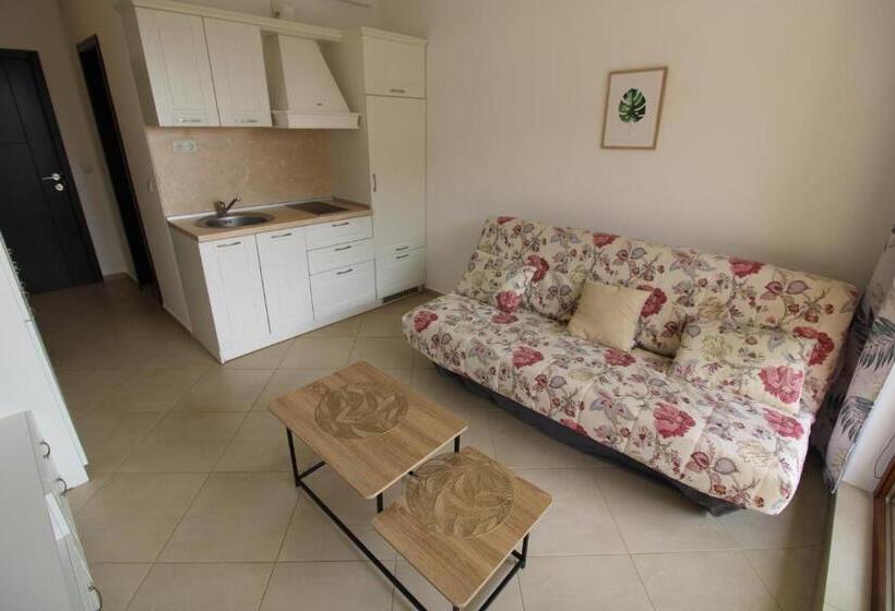 Студио Стандарт Вид на Бассейн, Menada Apartments In Cascadas
