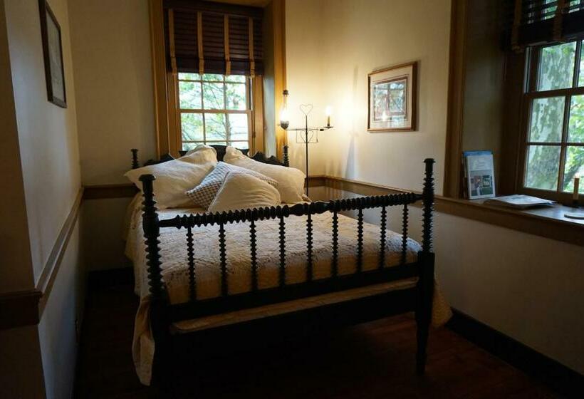 高品质的四人房间, Brownstone Colonial Inn
