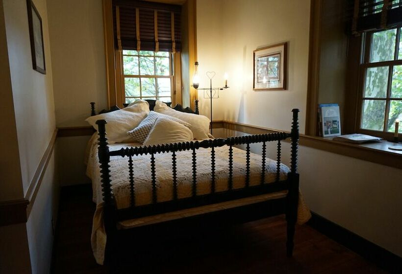 高品质的四人房间, Brownstone Colonial Inn