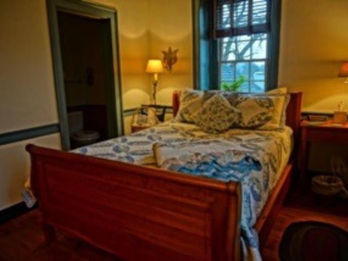 标准间, Brownstone Colonial Inn