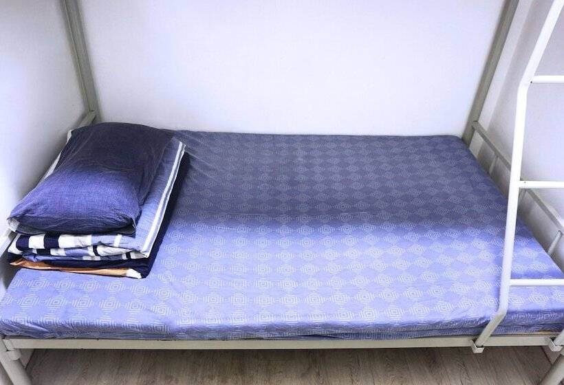 اتاق ساده سه‌ نفره, Greendili Backpackers Hostel