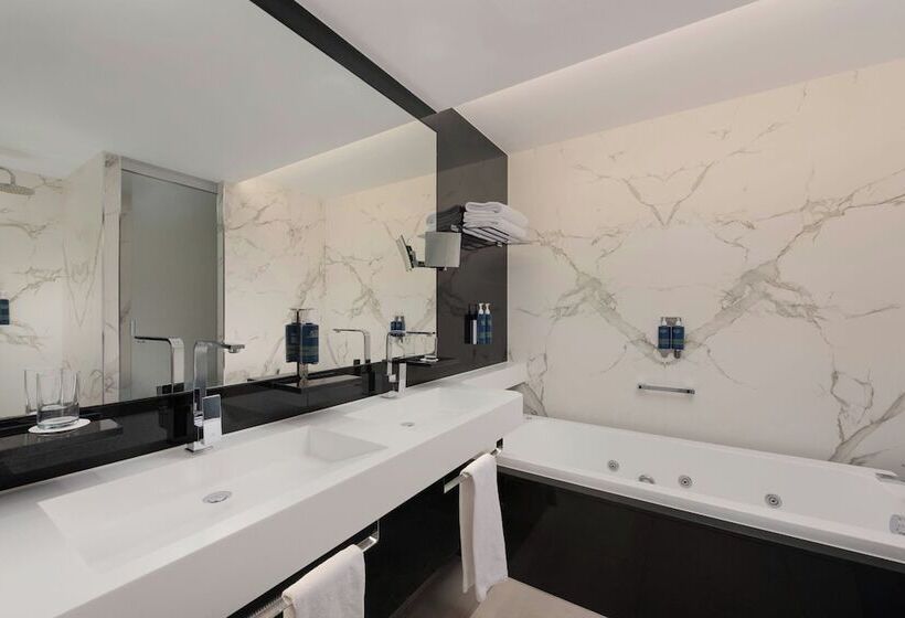 اتاق پرمیوم با چشم‌انداز دریا, Four Points by Sheraton Costa Blanca Resort
