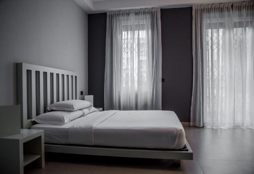 Standard Triple Room, La Chambre Milano Guest House