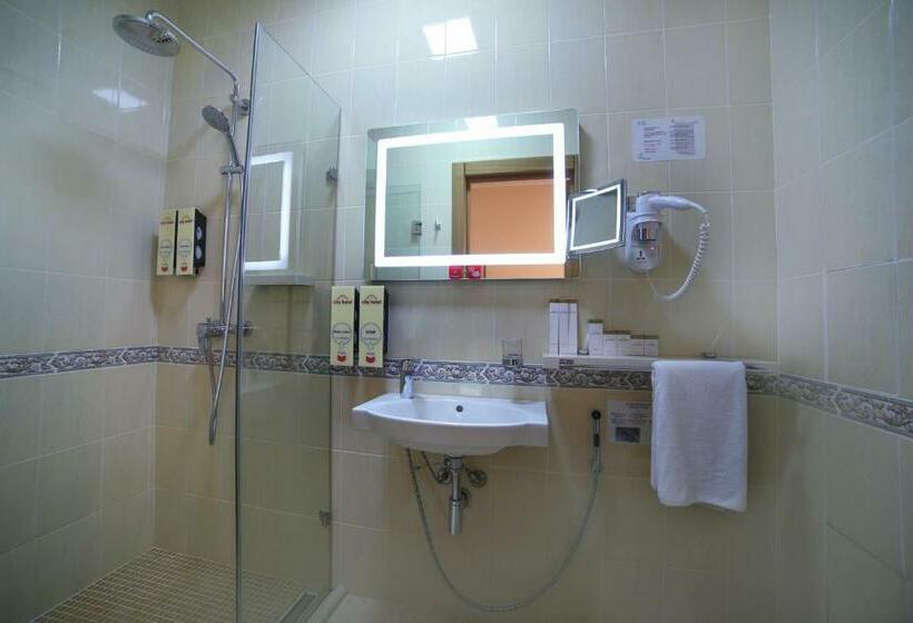 سوییت جونیور, City Hotel Bishkek