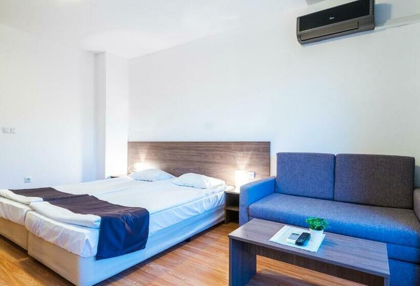 Номер Стандарт с Балконом, Admiral Plaza Apartments