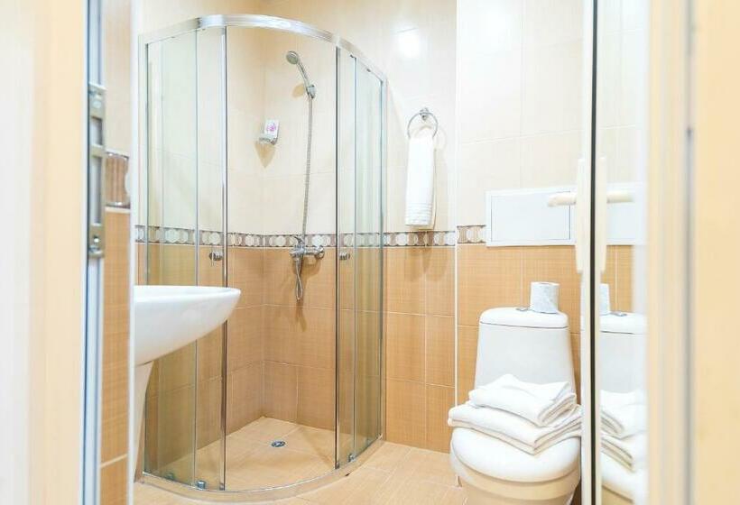 اتاق استاندارد با بالکن, Admiral Plaza Apartments
