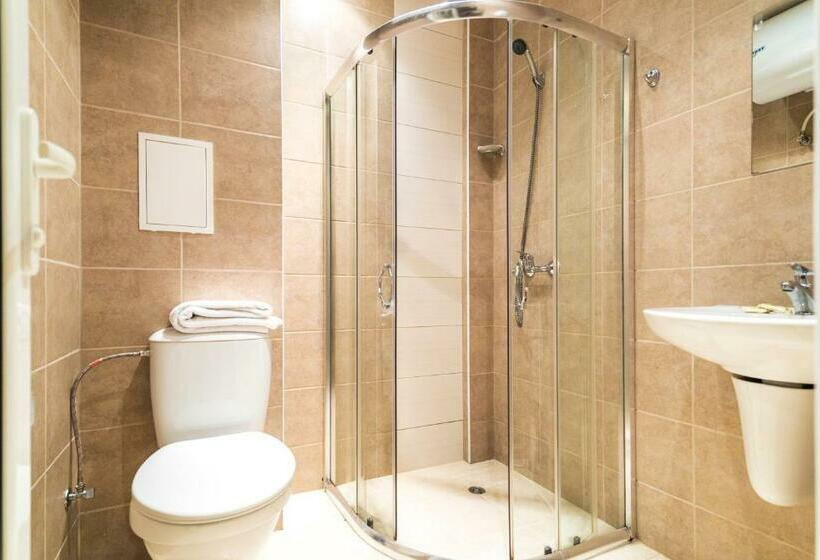 اتاق استاندارد با بالکن, Admiral Plaza Apartments