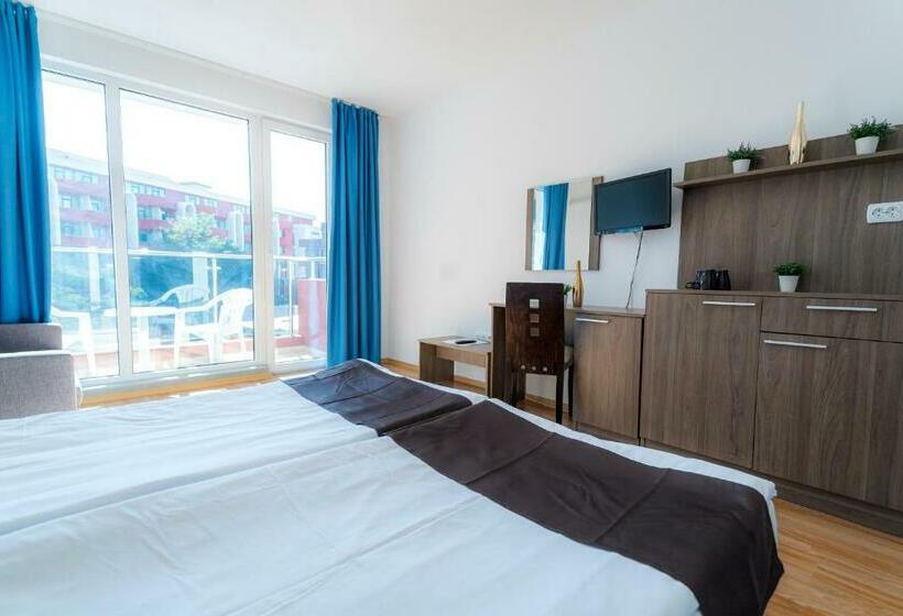 Номер Стандарт с Балконом, Admiral Plaza Apartments