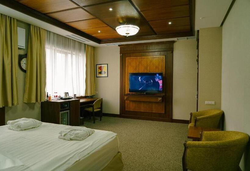 سوییت جونیور, City Hotel Bishkek