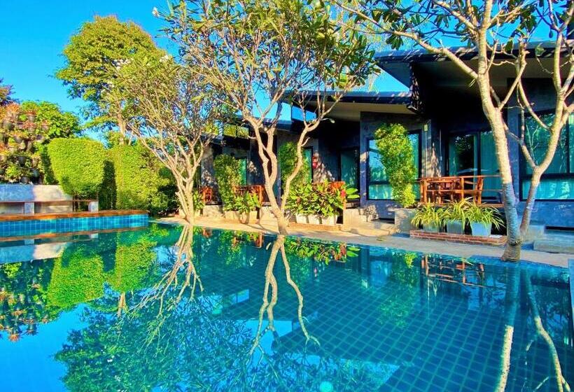 Номер Deluxe Вид на Бассейн, Family House Zen Boutique Resort