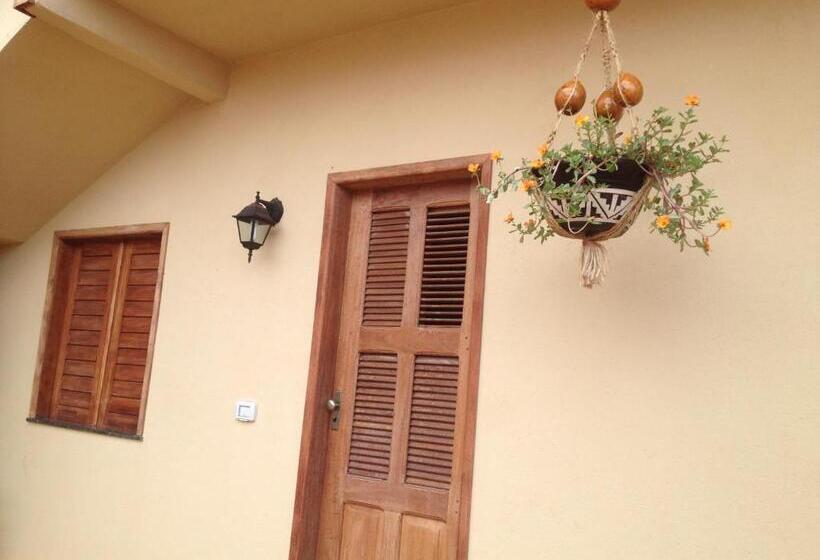 标准三人间, B&b Pedra Do Meio