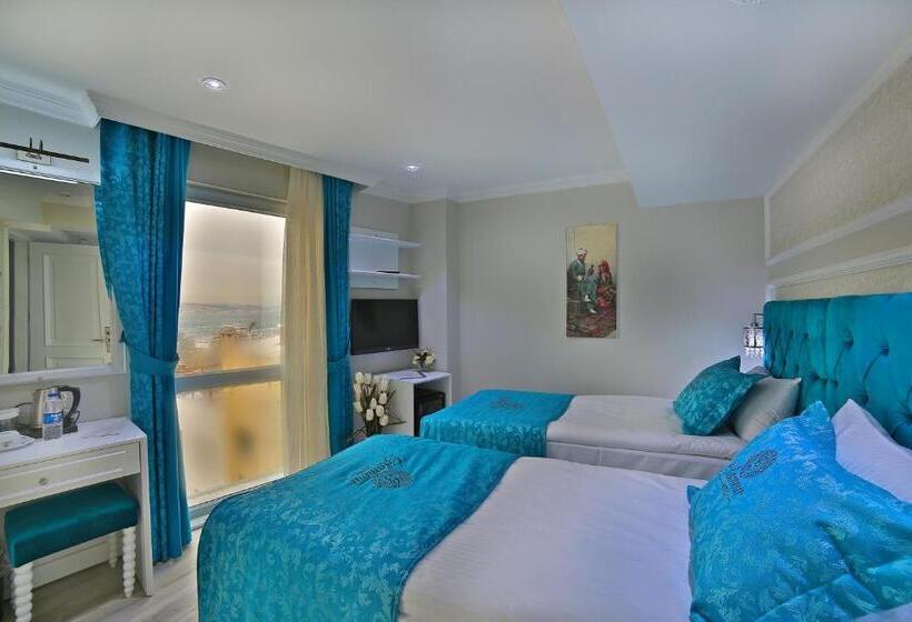 Standard Triple Room Sea View, Glamour Hotel Istanbul Sirkeci
