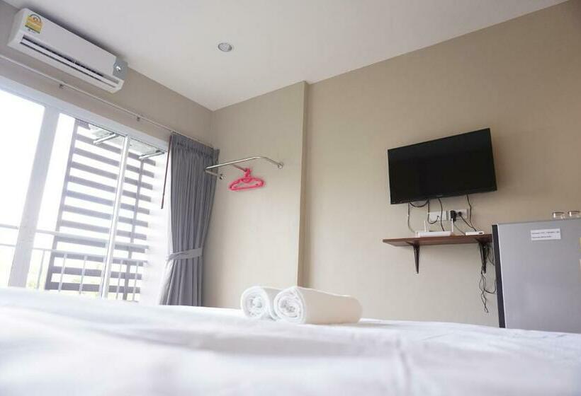 스탠다드 룸 킹사이즈 침대, Chompu Nakarin Apartment