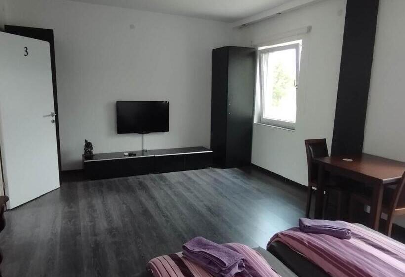 Номер Стандарт, стаи за гости La Place студен кладенец