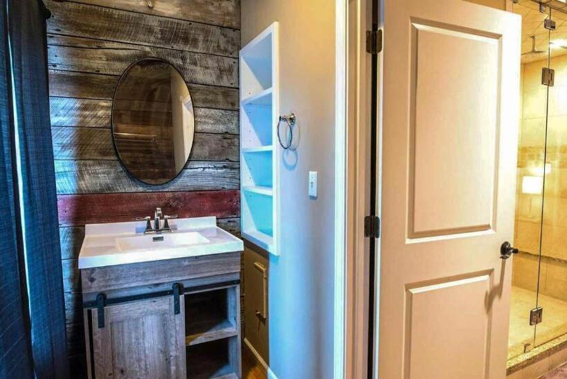 Chambre Quadruple Standard, Fire And Rainfall Rooms