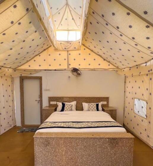 经典四人房间, Samar Desert Camp