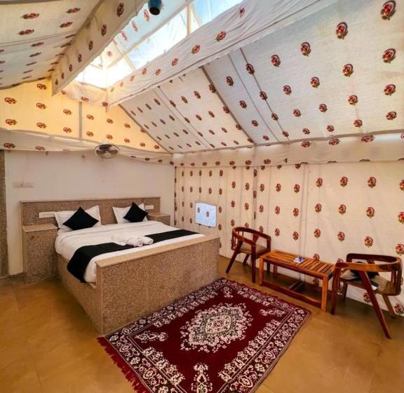 豪华三人间, Samar Desert Camp