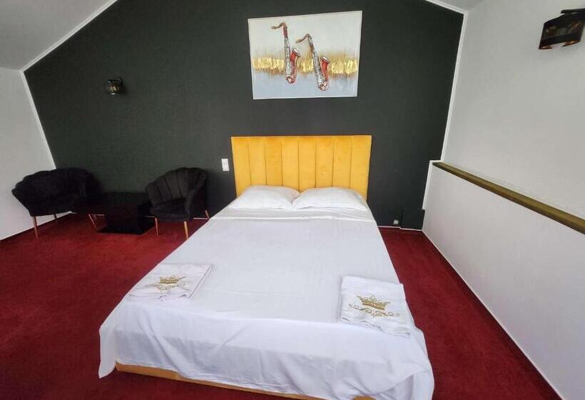 اتاق سوپریور با تخت بزرگ, Karma Caffe&rooms