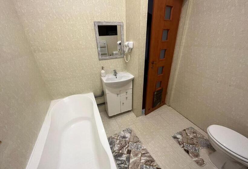 اتاق سوپریور با تخت بزرگ, Karma Caffe&rooms