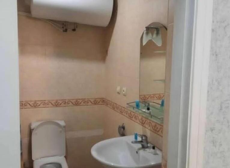 חדר סטנדרטי לארבעה עם חדר אמבטיה משותף, Shah Hostel