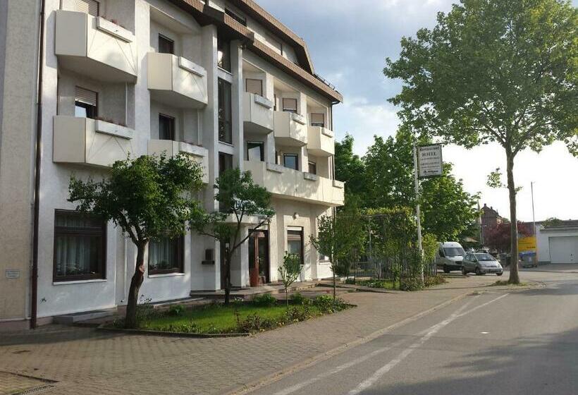 Классический Номер, Am Exerzierplatz