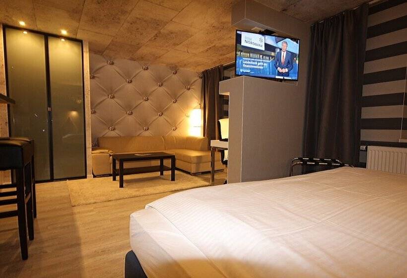 스탠다드 스튜디오, Sl Otel Budget