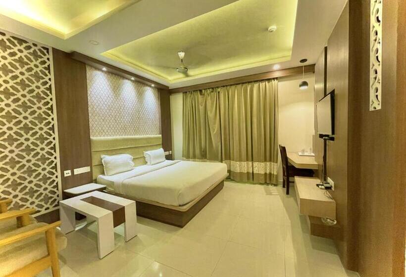 غرفة ديلوكس مزودة بشرفة, Kuber Palace ! Puri Near Sea Beach And Temple Fully Air Conditioned Hotel With Lift And Parking Faci
