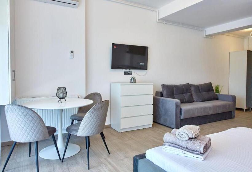 استودیوی لوکس, Grup Casa Del Mar