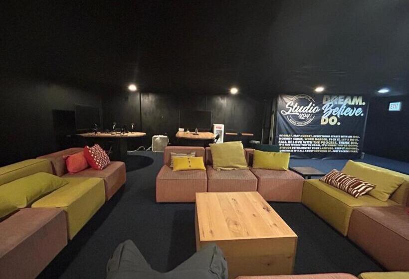 Perhestudio, Stay 424 Hostel