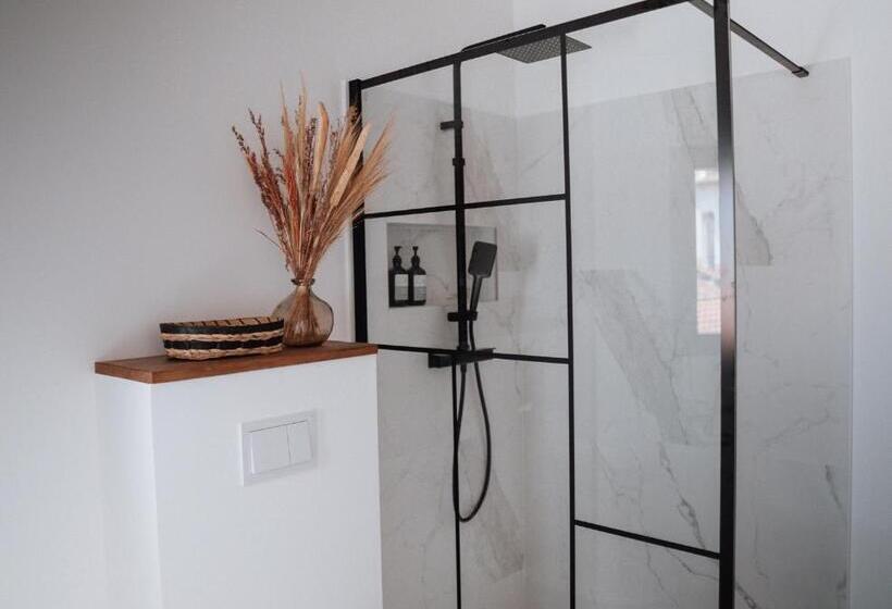 اتاق استاندارد با بالکن, Biarritz Surf Lodge Chambre D Hôtes