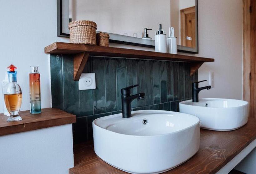 اتاق استاندارد چهارنفره با بالکن, Biarritz Surf Lodge Chambre D Hôtes