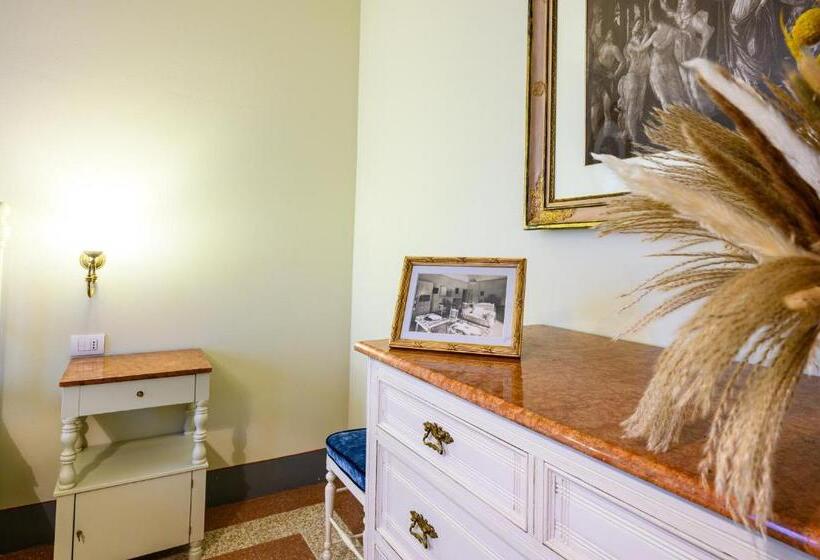 Suite with Terrace, Foresteria Villa Puccini Casa Per Ferie