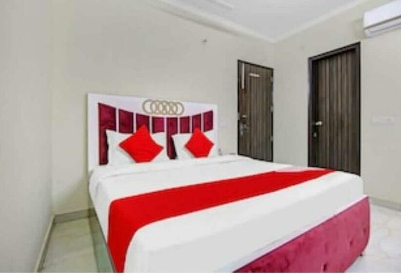 Quarto Triplo Clássico, Oyo Townhouse Super 16 Residency, Near Bangla Shahib Gurudwara