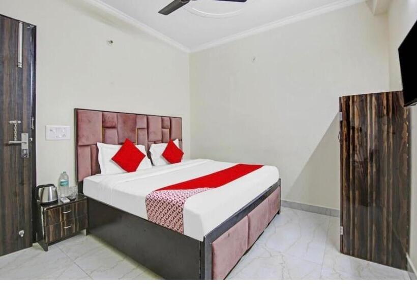 Quarto Triplo Clássico, Oyo Townhouse Super 16 Residency, Near Bangla Shahib Gurudwara