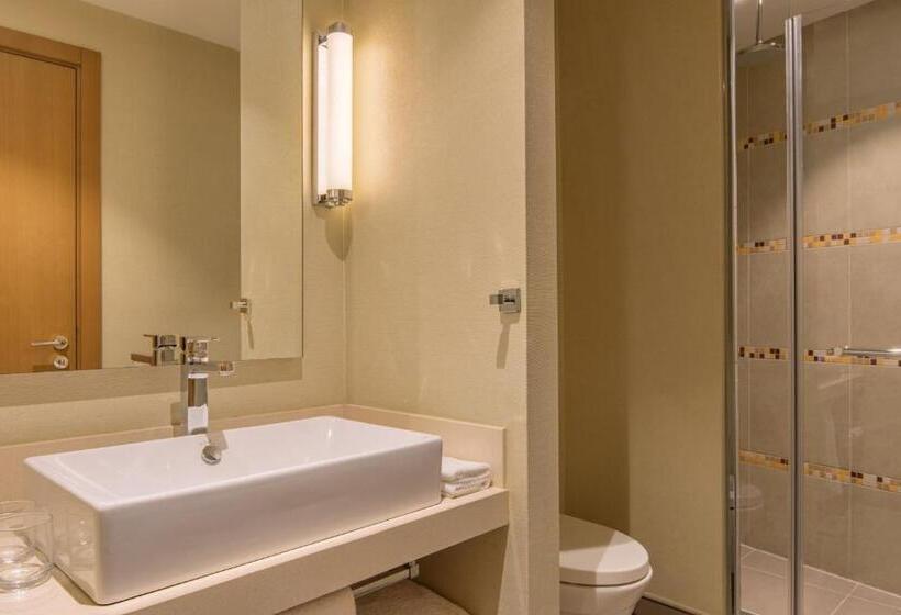 اتاق استاندارد با تخت بزرگ, Four Points By Sheraton Ikot Ekpene