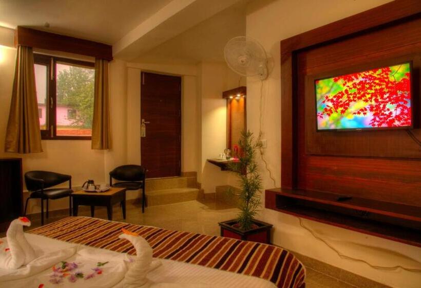 اتاق لوکس, Goroomgo Luxury Palm Bhimtal   Luxury Room   Excellent Customer Service   Best Seller