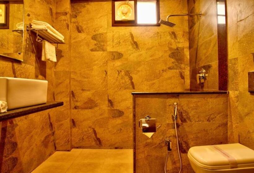 اتاق سوپریور, Goroomgo Luxury Palm Bhimtal   Luxury Room   Excellent Customer Service   Best Seller