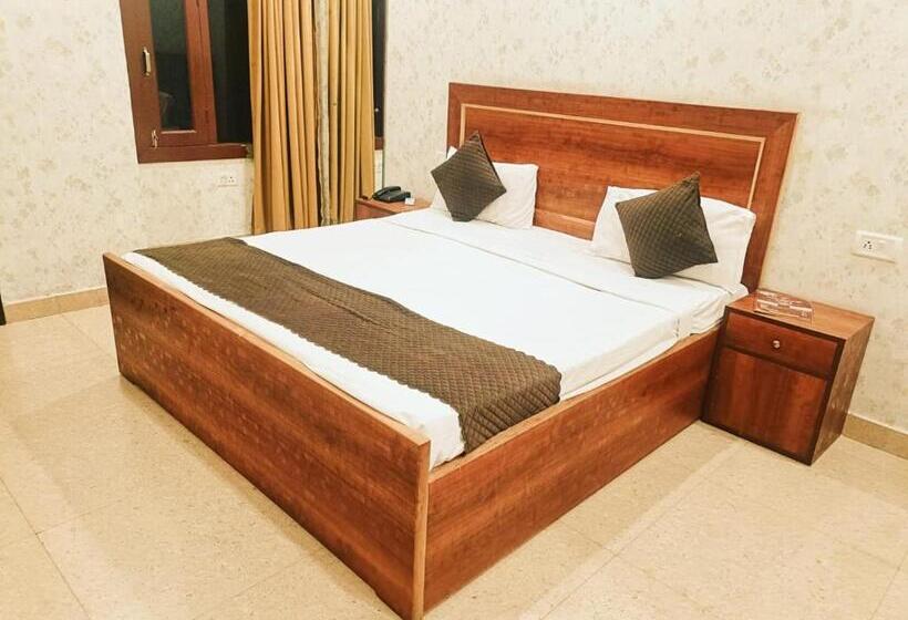 Номер Deluxe Кровать Кинг, Le Mount Plaza Near Igi Airport