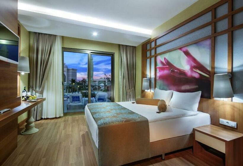 Трехместный Номер Стандарт Вид на Бассейн, Xafira Deluxe Resort&spa   Ultra All Inclusive