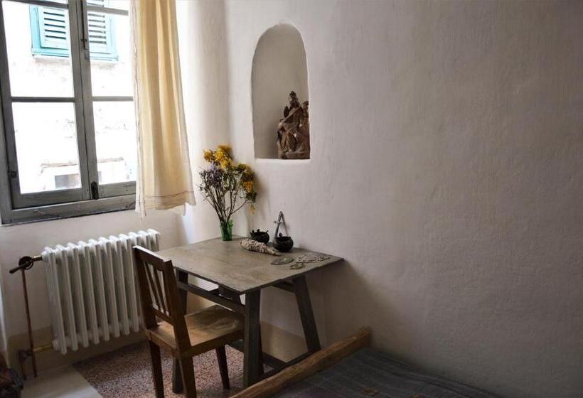 اتاق استاندارد سه نفره, Casa Hesychia