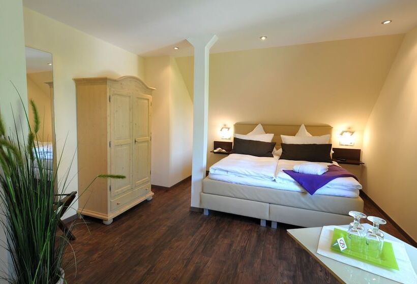 Студия Стандарт, Burgdorfs Hotel & Restaurant