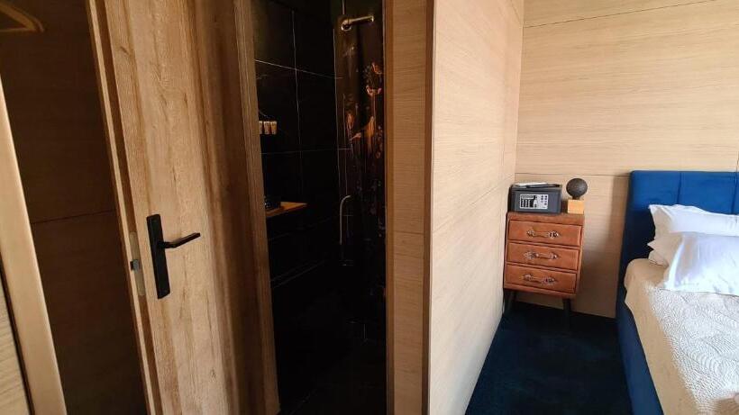 Номер Стандарт Вид на Город, Hôtel Les 4 éléments