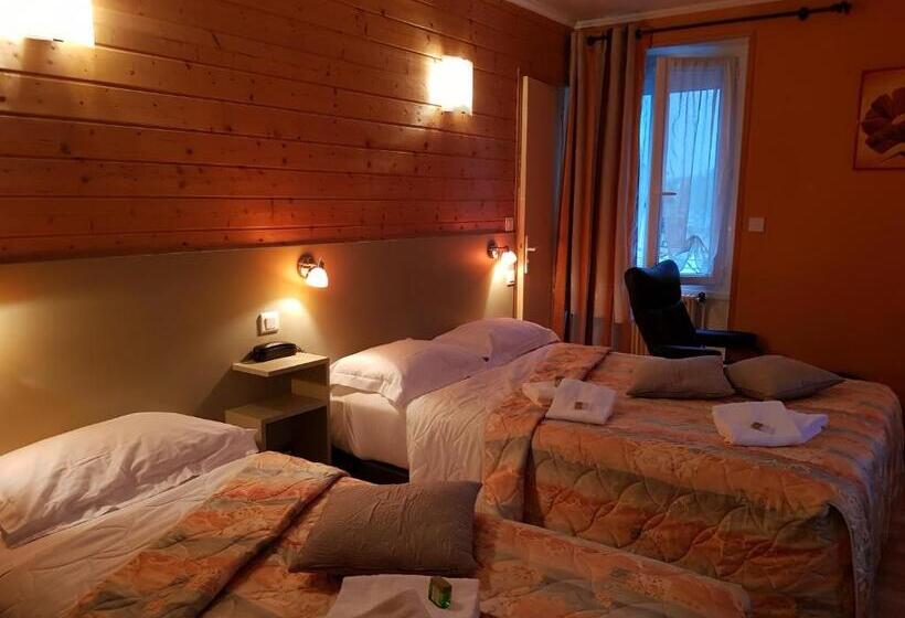Номер Стандарт Трехместный, Logis Hôtel Restaurant Les Carillons
