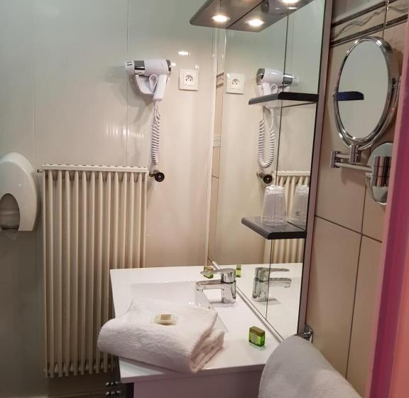 Номер Стандарт Трехместный, Logis Hôtel Restaurant Les Carillons