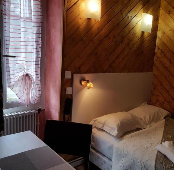 Номер Стандарт, Logis Hôtel Restaurant Les Carillons