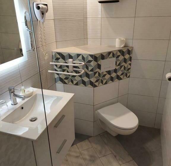 Номер Комфорт, The Originals City, Hôtel Azur,fossurmer