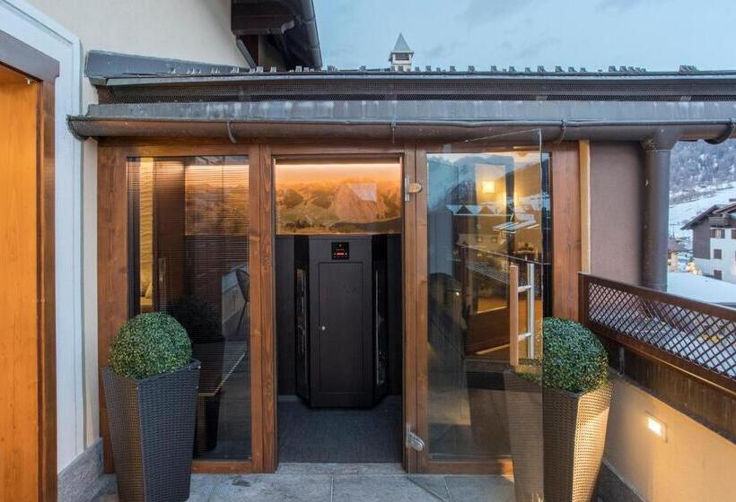 Suite with Terrace, Compagnoni
