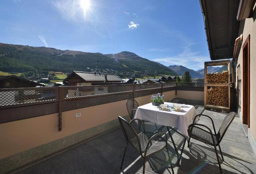Family Suite, Compagnoni