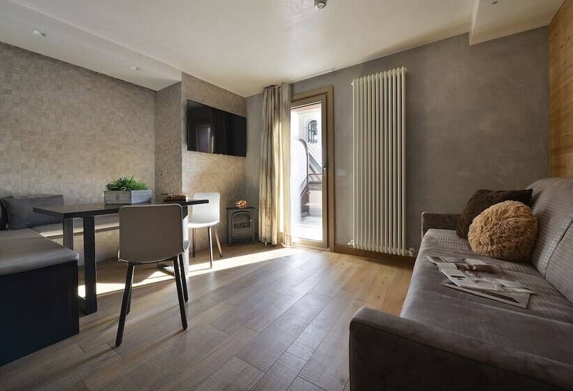 Suite Familiar 2 Quartos, Compagnoni